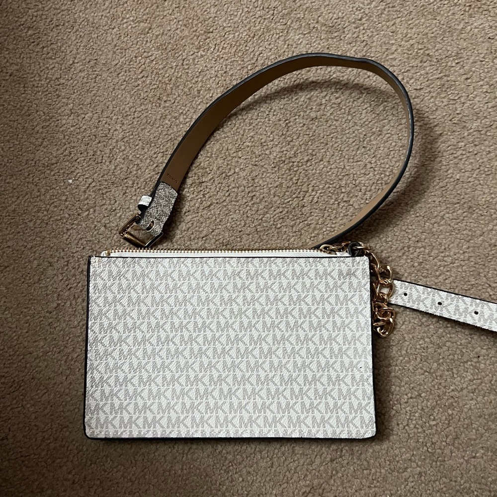 Michael kors belt purse wallet size small